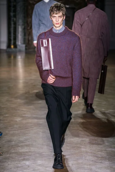 Look 11